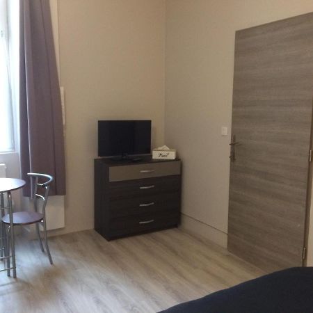 Studio Proche Gare Avec Kitchenette Et Wifi - Porte Rouge Thiviers Bagian luar foto