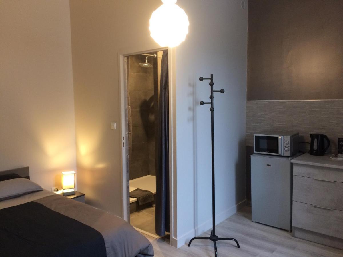 Studio Proche Gare Avec Kitchenette Et Wifi - Porte Rouge Thiviers Bagian luar foto