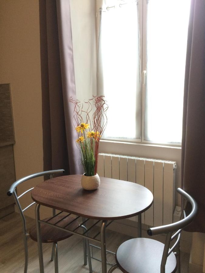 Studio Proche Gare Avec Kitchenette Et Wifi - Porte Rouge Thiviers Bagian luar foto